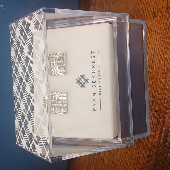 Ryan Seacrest Distinction Silver Geometric Cuff Links - Picture 5 of 6
